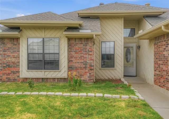 3rd image of 14509 Briarcliff Dr, Oklahoma City, OK 73170 | MLS# 1245965