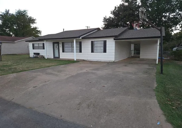 Single family home for sale at 606 N Cedar Ave, Stroud, OK 74079 | MLS# 1245968