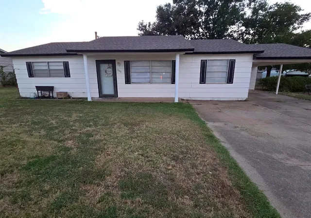 Photo 2 of Single family home for sale at 606 N Cedar Ave, Stroud, OK 74079 | MLS# 1245968 | Listing updated on 2026-08-31