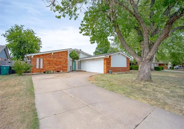 1st image of 10312 Fairfax Ln, Yukon, OK 73099 | MLS# 1245974