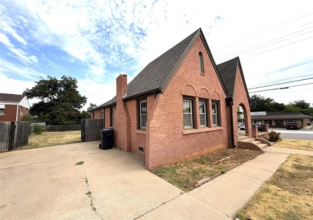 14th image of 2101 Nw 27th St, Oklahoma City, OK 73107 | MLS# 1245982