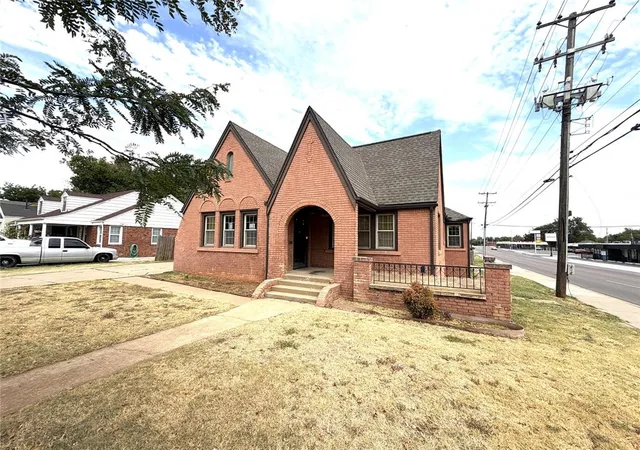 2nd image of 2101 Nw 27th St, Oklahoma City, OK 73107 | MLS# 1245982