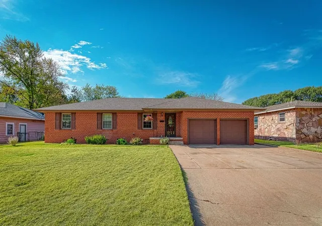 1st image of 328 W Country Club Blvd, Elk City, OK 73644 | MLS# 1245994