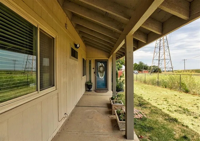 Photo 2 of Sale Pending at 10100 Hefner Village Ter, Oklahoma City, OK 73162 | MLS# 1245995 | Listing updated on 2026-08-30