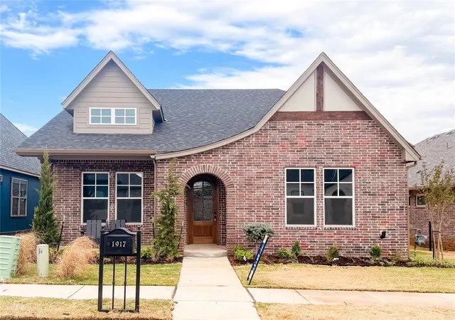 Photo 1 of Single family home for sale at 1917 Parkwood Ave, Edmond, OK 73034 | MLS# 1246002 | Listing updated on 2026-09-03