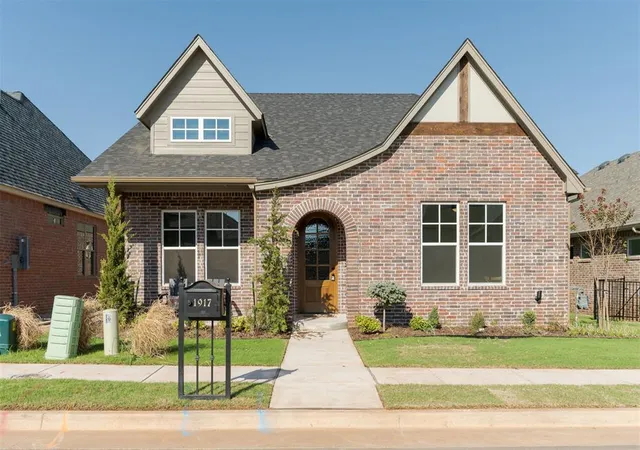 Single family home for sale at 1917 Parkwood Ave, Edmond, OK 73034 | MLS# 1246002