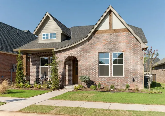 Photo 3 of Single family home for sale at 1917 Parkwood Ave, Edmond, OK 73034 | MLS# 1246002 | Listing updated on 2026-10-08