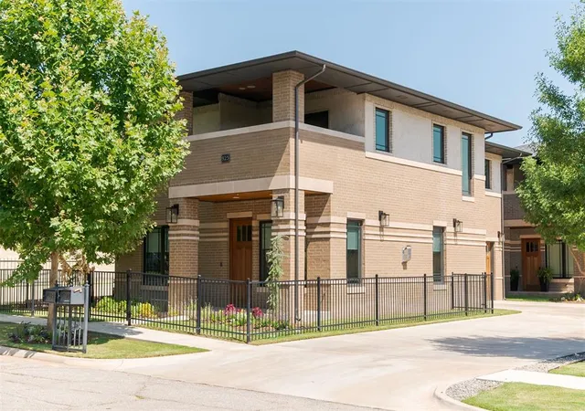 Photo 2 of Single family home for sale at 923 Nw 43rd, Oklahoma City, OK 73118 | MLS# 1246003 | Listing updated on 2026-10-07