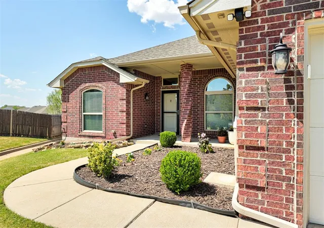 Photo 2 of Single family home for sale at 2912 Nw 183rd Circle, Edmond, OK 73012 | MLS# 1246018 | Listing updated on 2026-09-23
