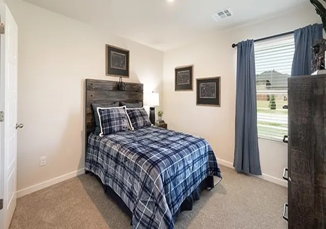 3rd image of 7724 Three Woods Ln, Yukon, OK 73099 | MLS# 1246030