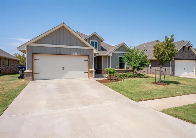 Photo 2 of Sale Pending at 16121 Villa Valeria Wy, Edmond, OK 73013 | MLS# 1246034 | Listing updated on 2026-09-02