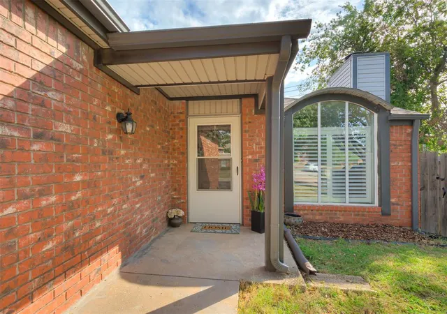 Photo 2 of Sale Pending at 317 Colony Dr, Norman, OK 73072 | MLS# 1246038 | Listing updated on 2026-08-31