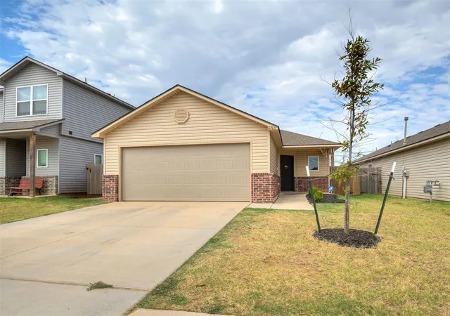 2nd image of 11705 Krew Wy, Yukon, OK 73099 | MLS# 1246041