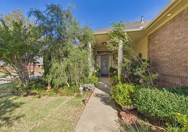Photo 2 of Single family home for sale at 2421 Nw 180th St, Edmond, OK 73012 | MLS# 1246059 | Listing updated on 2026-10-29