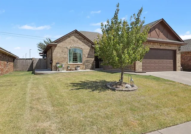 Photo 2 of Single family home for sale at 3420 Arcadia Dr, Yukon, OK 73099 | MLS# 1246060 | Listing updated on 2026-09-23