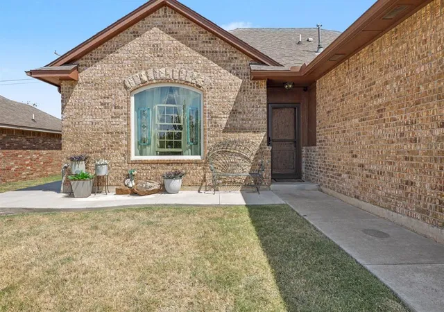 Photo 3 of Single family home for sale at 3420 Arcadia Dr, Yukon, OK 73099 | MLS# 1246060 | Listing updated on 2026-09-23