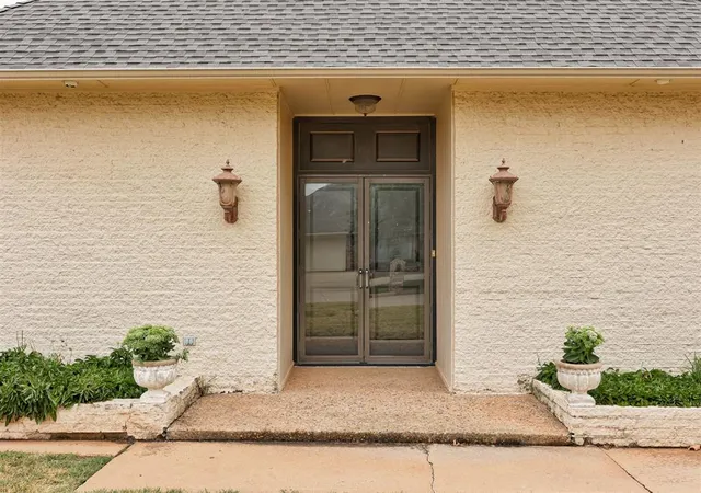 Photo 3 of Sale Pending at 12500 Arrowhead Ter, Oklahoma City, OK 73120 | MLS# 1246080 | Listing updated on 2026-09-08