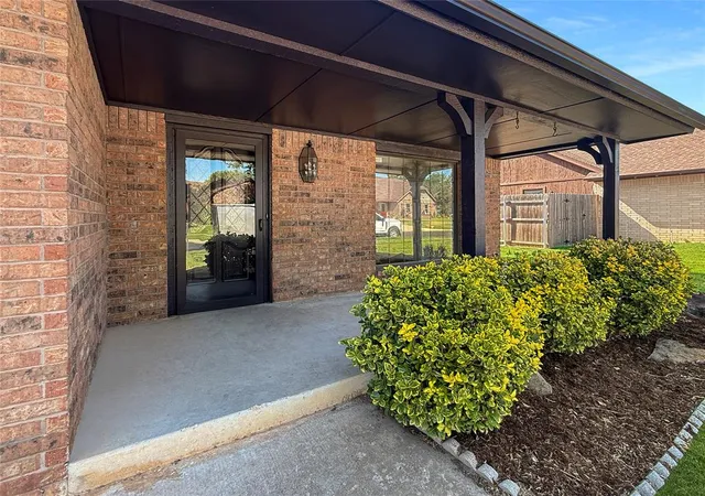 Photo 2 of Single family home for sale at 408 Willow Branch Rd, Norman, OK 73072 | MLS# 1246081 | Listing updated on 2026-09-29