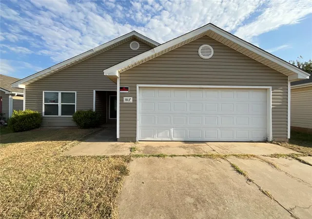 1st image of 5517 Del Creek Rd, Oklahoma City, OK 73117 | MLS# 1246090
