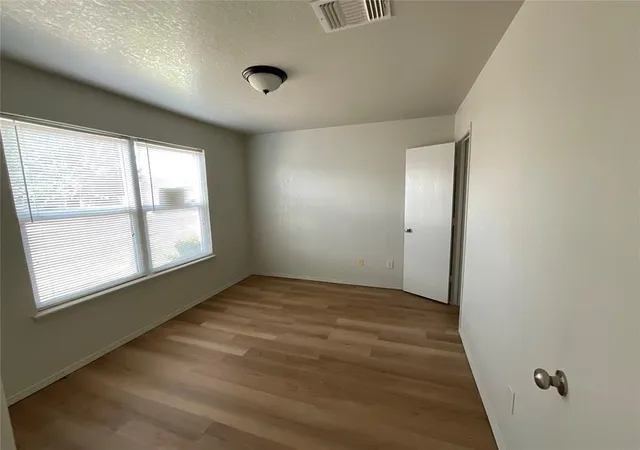Photo 3 of Single family home for sale at 5517 Del Creek Rd, Oklahoma City, OK 73117 | MLS# 1246090 | Listing updated on 2026-09-02