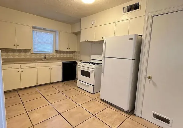 Listing Photo 5 - Condo for sale in building located at 1414 N Drexel Blvd, Oklahoma City, OK 73107