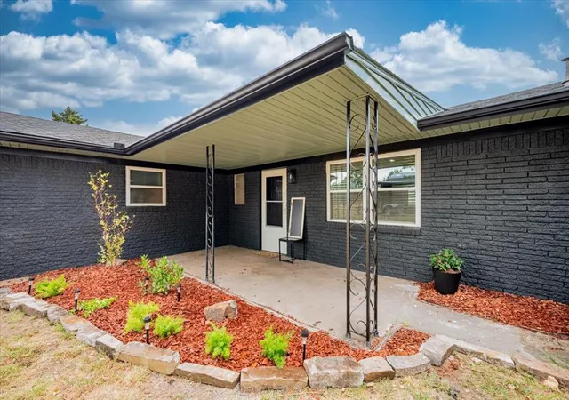 1st image of 329131 E Lincoln St, Harrah, OK 73045 | MLS# 1246124