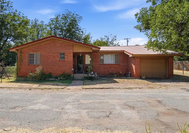 Photo 1 of Single family home for sale at 107 N Maryland Ave, Mangum, OK 73554 | MLS# 1246136 | Listing updated on 2026-08-27