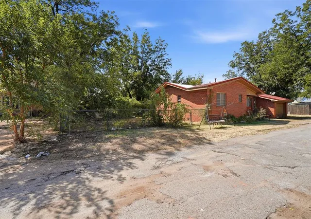 Photo 4 of Single family home for sale at 107 N Maryland Ave, Mangum, OK 73554 | MLS# 1246136 | Listing updated on 2026-08-27