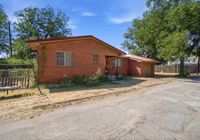 Photo 5 of Single family home for sale at 107 N Maryland Ave, Mangum, OK 73554 | MLS# 1246136 | Listing updated on 2026-08-27