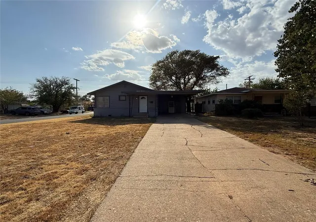 Photo 2 of Single family home for sale at 1501 N Crain St, Altus, OK 73521 | MLS# 1246137 | Listing updated on 2026-08-26