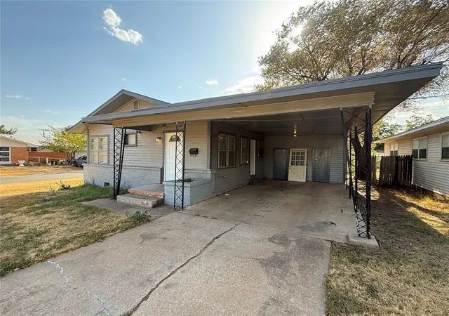 Photo 2 of Single family home for sale at 1501 N Crain St, Altus, OK 73521 | MLS# 1246137 | Listing updated on 2026-08-26