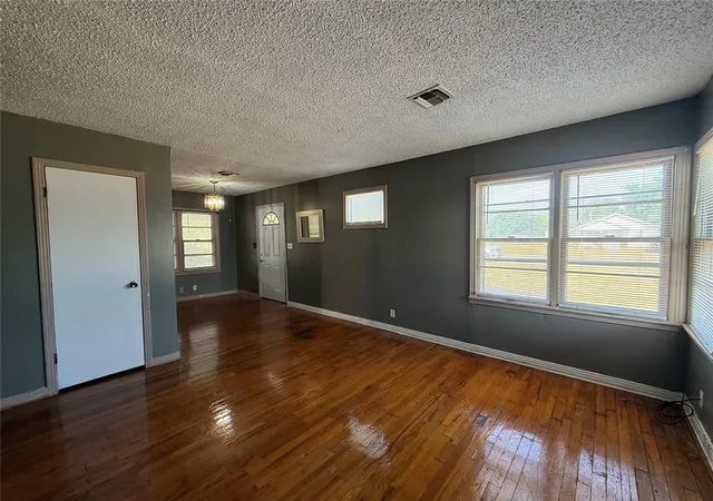 Photo 3 of Single family home for sale at 1501 N Crain St, Altus, OK 73521 | MLS# 1246137 | Listing updated on 2026-08-26