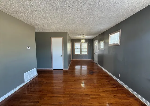 Photo 4 of Single family home for sale at 1501 N Crain St, Altus, OK 73521 | MLS# 1246137 | Listing updated on 2026-08-26