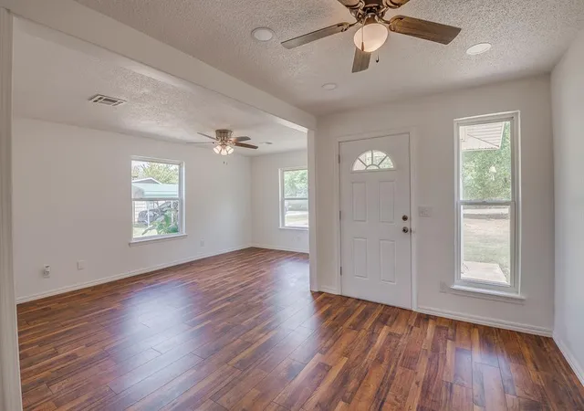 Photo 3 of Single family home for sale at 965 Cabin Rd, Harrah, OK 73045 | MLS# 1246144 | Listing updated on 2026-09-07