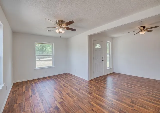 Photo 3 of Single family home for sale at 965 Cabin Rd, Harrah, OK 73045 | MLS# 1246144 | Listing updated on 2026-09-07