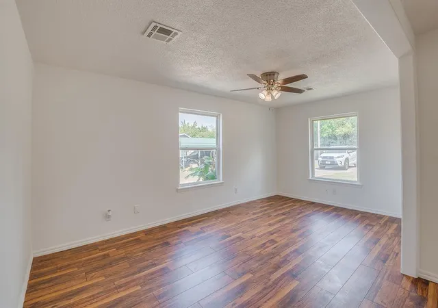 Photo 4 of Single family home for sale at 965 Cabin Rd, Harrah, OK 73045 | MLS# 1246144 | Listing updated on 2026-09-07