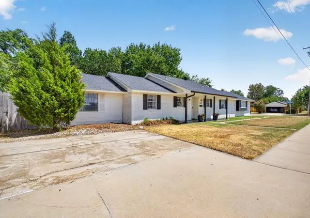Photo 2 of Single family home for sale at 1460 N Broadway Ave, Moore, OK 73160 | MLS# 1246160 | Listing updated on 2026-09-02