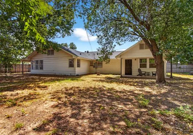 Photo 23 of Single family home for sale at 1460 N Broadway Ave, Moore, OK 73160 | MLS# 1246160 | Listing updated on 2026-09-02