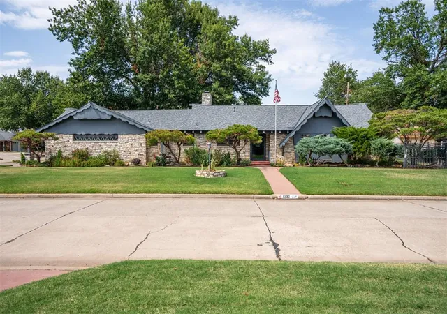 Photo 1 of Single family home for sale at 1527 Holliday Dr, Norman, OK 73069 | MLS# 1246168 | Listing updated on 2026-09-04