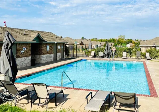 Photo 2 of Sale Pending at 11024 Nw 95th St, Yukon, OK 73099 | MLS# 1246177 | Listing updated on 2026-09-07