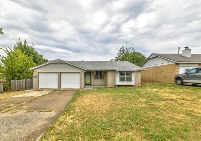 Photo 1 of Single family home for sale at 628 Baer Dr, Moore, OK 73160 | MLS# 1246180 | Listing updated on 2026-08-27