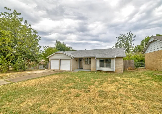 Photo 2 of Single family home for sale at 628 Baer Dr, Moore, OK 73160 | MLS# 1246180 | Listing updated on 2026-08-27