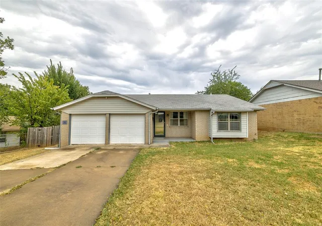 Photo 3 of Single family home for sale at 628 Baer Dr, Moore, OK 73160 | MLS# 1246180 | Listing updated on 2026-08-27