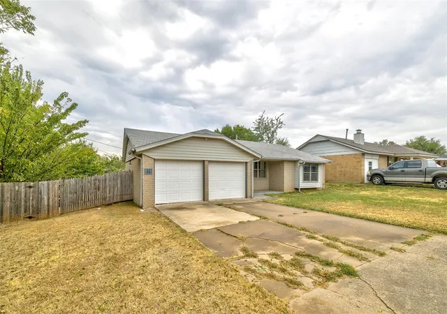 Photo 3 of Single family home for sale at 628 Baer Dr, Moore, OK 73160 | MLS# 1246180 | Listing updated on 2026-08-27