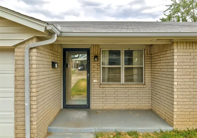 Photo 4 of Single family home for sale at 628 Baer Dr, Moore, OK 73160 | MLS# 1246180 | Listing updated on 2026-08-27