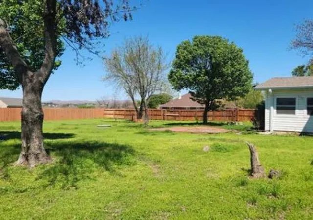 Photo 3 of Sale Pending at 10 Sw Bradbury Cir, Lawton, OK 73505 | MLS# 1246195 | Listing updated on 2026-09-21