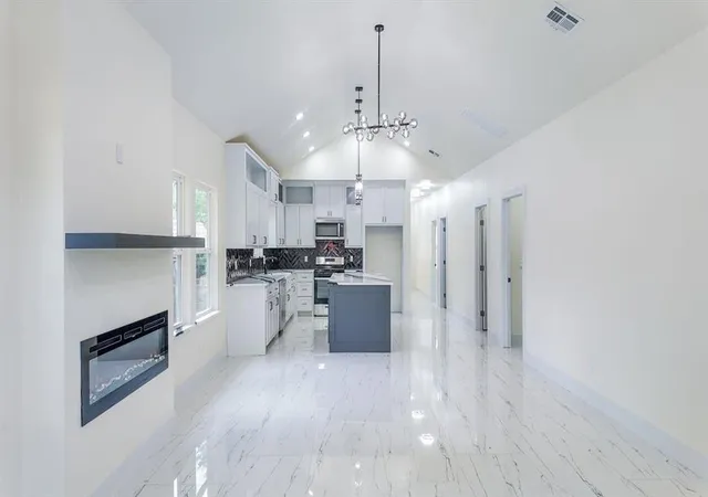 Photo 4 of Sale Pending at 325 Se 19Th St, Oklahoma City, OK 73129 | MLS# 1246203 | Listing updated on 2026-09-22
