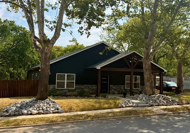 Photo 2 of Single family home for sale at 402 1st Cor, Ardmore, OK 73401 | MLS# 1246207 | Listing updated on 2026-08-31
