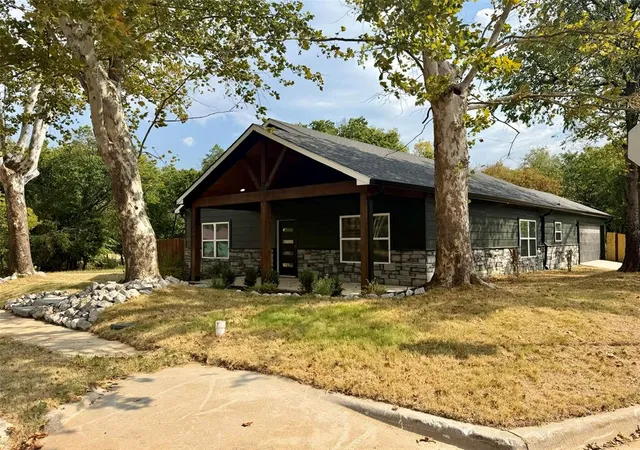 Photo 3 of Single family home for sale at 402 1St Cor, Ardmore, OK 73401 | MLS# 1246207 | Listing updated on 2026-08-31
