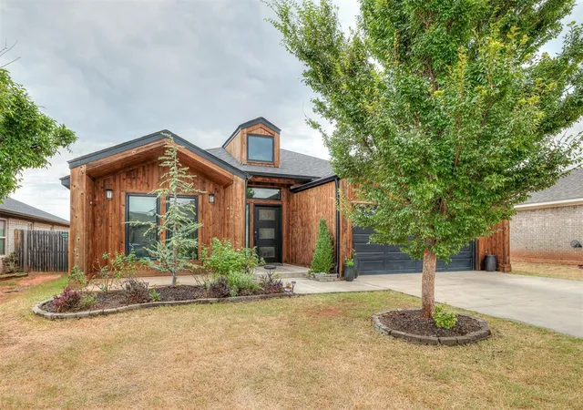 Photo 2 of Single family home for sale at 3113 Montane Ct, Norman, OK 73069 | MLS# 1246230 | Listing updated on 2026-10-05